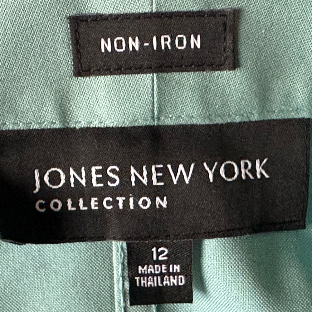 JONES NEW YORK Easy-Care Sleeveless Button-Up Shirt - Size 12 - Picture 6 of 7